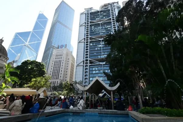 <em>Sede del HSBC, edificio Cheung Kong y Banco de China, Hong Kong, desde Statue Square, Des Voeux Road, Central Hong Kong, el 24 de diciembre de 2023. (Bill Cox/The Epoch Times)</em>