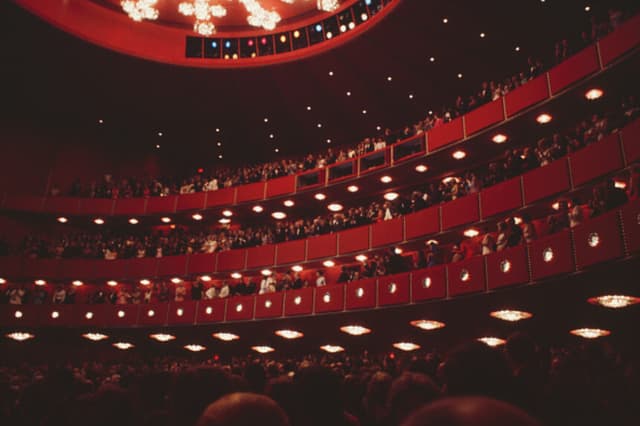 Imagen Ilustrativa: El recién inaugurado Centro John F. Kennedy para las Artes Escénicas en Washington, D.C., EE. UU., 1971. (Pictorial Parade/Archivo de fotos /Getty Images).