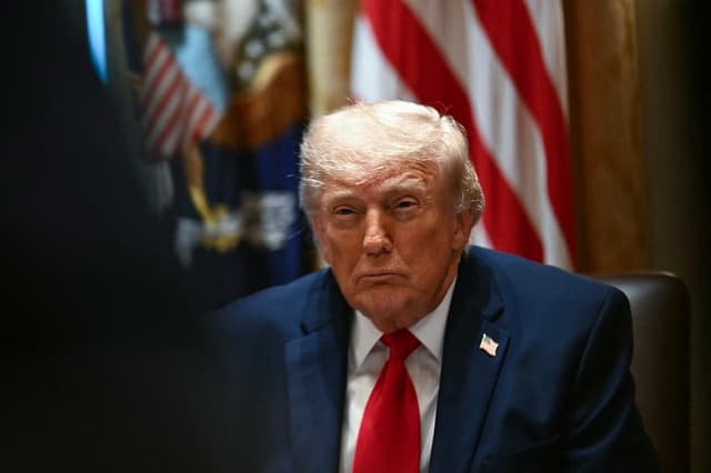 Trump dice que Irán aún quiere llegar a un acuerdo mientras EE. UU. ataca nuevos objetivos