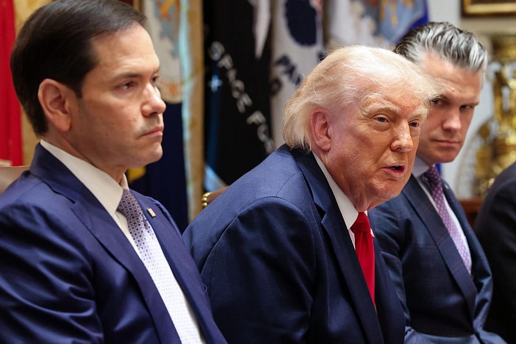 Trump dice que Israel y Hezbolá dejarán de pelearse, mientras que negociaciones con Irán siguen en curso