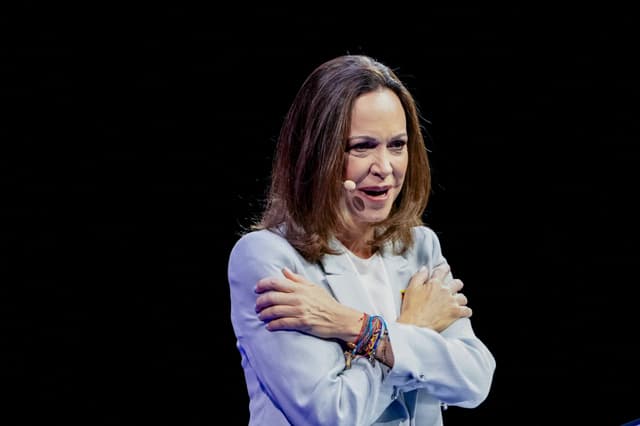 La líder de la oposición venezolana en el exilio y ganadora del Premio Nobel de la Paz, María Corina Machado, interviene durante el Foro de la Libertad de Oslo el 2 de junio de 2026 en Oslo, Noruega. (Javad Parsa / NTB / AFP vía Getty Images)
