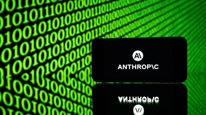 Anthropic pide pausa global en el desarrollo de la IA y advierte sobre el riesgo de "automejora"