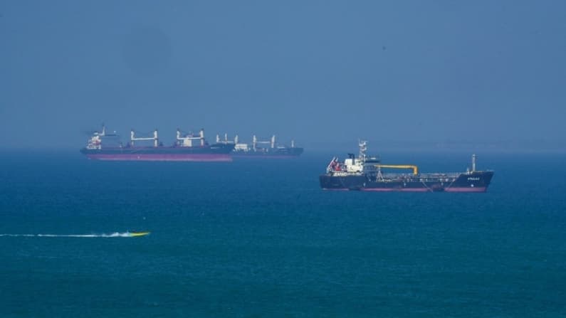 Precio del petróleo sube más de 4 dólares tras intercambio de ataques entre Israel e Irán