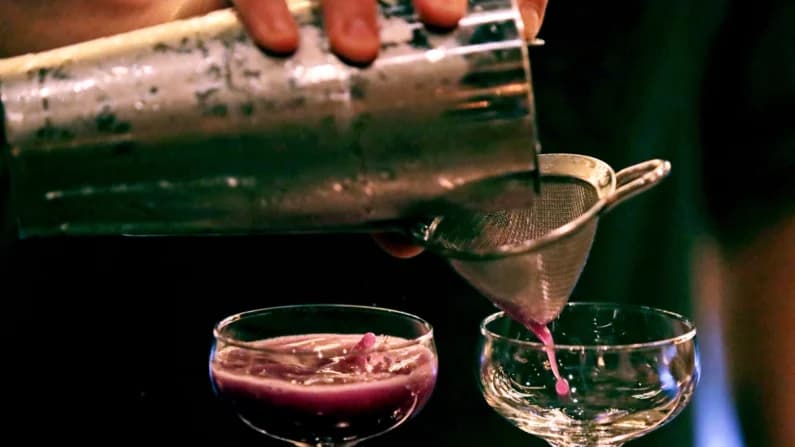 Expertos recomiendan consumir máximo una bebida alcohólica al día