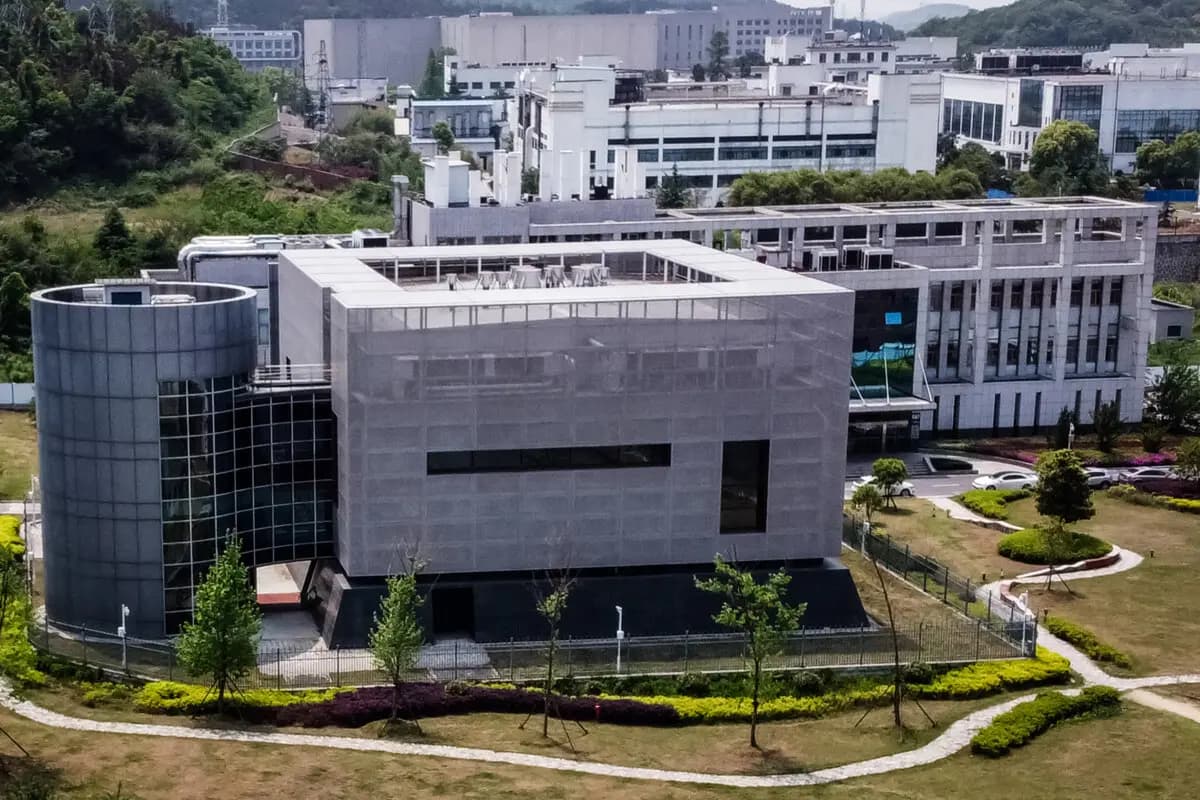 Una vista aérea muestra el laboratorio P4 en el Instituto de Virología de Wuhan en la provincia de Hubei, China, el 17 de abril de 2020. (Hector Retamal/AFP vía Getty Images).