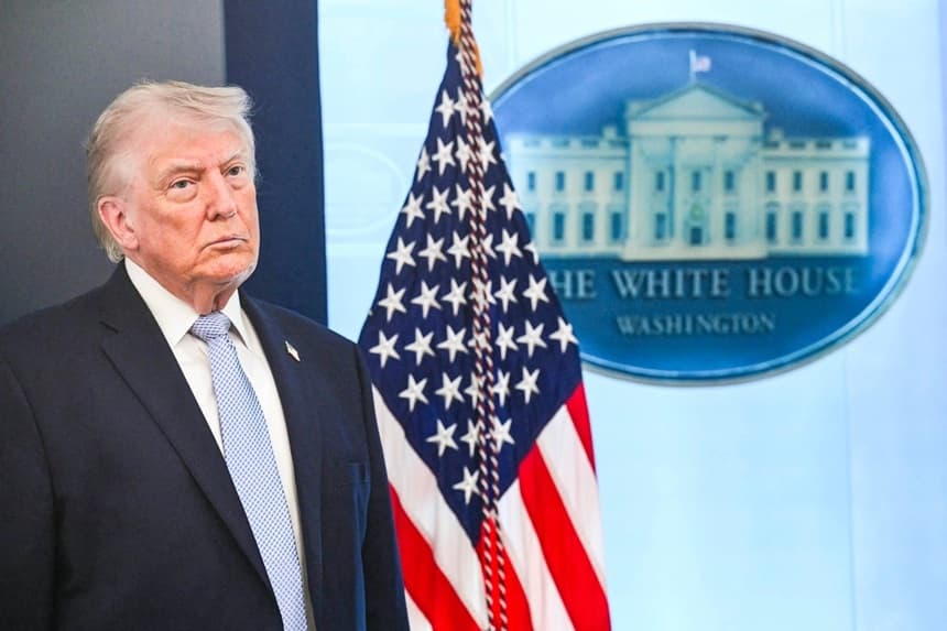 Trump critica a Irán y tilda de "noticias falsas" los reportes de los medios sobre un acuerdo