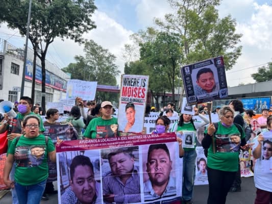 <em>Madres buscadoras y familiares de personas desaparecidas protestan el 11 de junio en la Calzada de Tlalpan, marchando en dirección al Estadio Azteca o de Ciudad de México, en la Ciudad de México, México. (The Epoch Times en Español/ Eduardo Tzompa)</em>