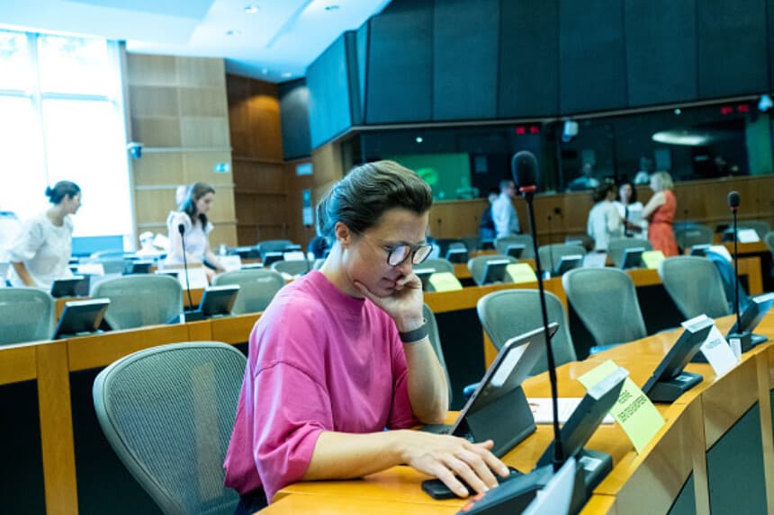 Legisladores de la UE exigen frenar represión transnacional