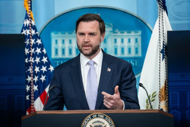 Vance sale al paso de los cuestionamientos de Israel al pacto de Trump con Irán