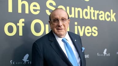 Muere Clive Davis, magnate musical y ejecutivo ganador del Grammy, a los 94 años
