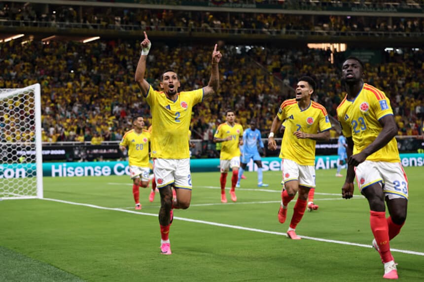 Daniel Muñoz #2 de Colombia celebra el primer gol de su equipo durante el partido del Grupo K de la Copa Mundial de la FIFA 2026 entre Colombia y la República Democrática del Congo en el Estadio Guadalajara el 23 de junio de 2026 en Zapopan, México. (Carl Recine/Getty Images).