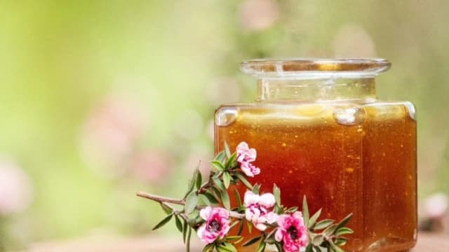 De ojos secos a encías sangrantes: beneficios inesperados de la miel de manuka