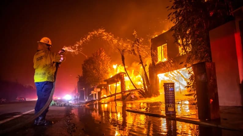Jueza declara nulo el juicio en el caso de incendio provocado en Palisades