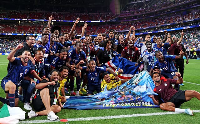 Los jugadores de Cabo Verde celebran tras el empate a 0-0 en el partido del Grupo H de la Copa del Mundo de la FIFA 2026 entre Cabo Verde y Arabia Saudí, disputado en el Houston Stadium el 26 de junio de 2026 en Houston, Texas. (Foto de Michael Steele/Getty Images)