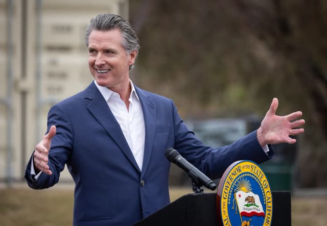 El gobernador de California, Gavin Newsom, habla en Los Ángeles el 25 de septiembre de 2024. (John Fredricks/The Epoch Times)