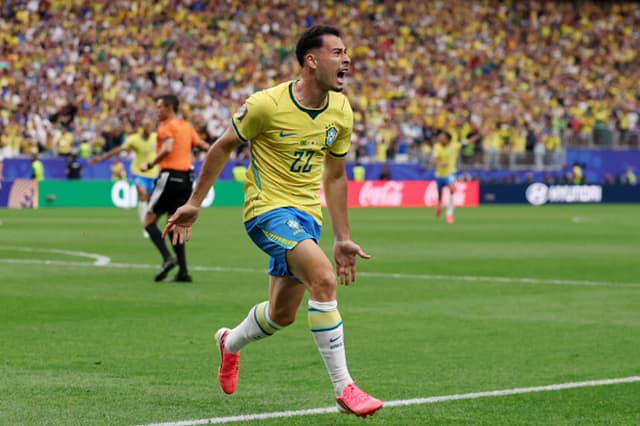 Gabriel Martinelli, número 22 de Brasil, celebra el segundo gol de su equipo durante el partido de dieciseisavos de final de la Copa Mundial de la FIFA 2026 entre Brasil y Japón, disputado el 29 de junio de 2026 en el Estadio de Houston, Texas. (Lars Baron/Getty Images).