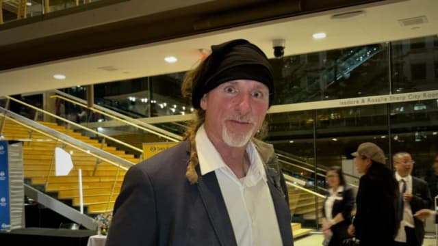 Defensor de derechos humanos siente que renació tras ver Shen Yun: "La energía envuelve a todo el público"