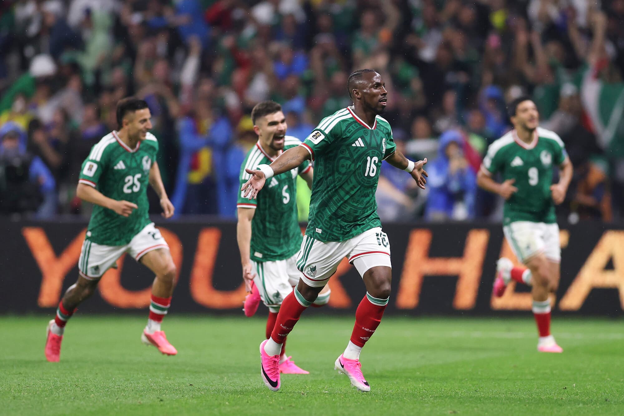 Julián Quiñones, número 16 de México, celebra al marcar el primer gol de su equipo durante el partido de la ronda de 32 de la Copa Mundial de la FIFA 2026 entre México y Ecuador, disputado en el Estadio de la Ciudad de México el 30 de junio de 2026 en la Ciudad de México, México. (Foto de Luke Hales/Getty Images)