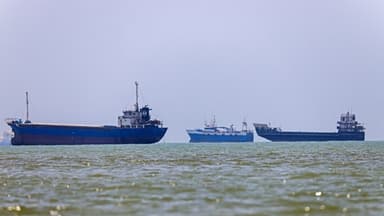 Atacan tres petroleros en el Estrecho de Ormuz, según organización militar del Reino Unido