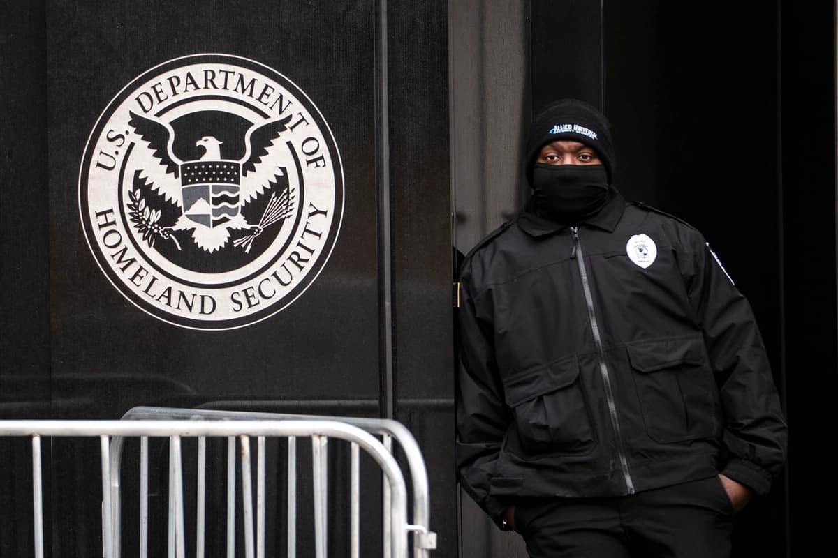 Servicio de Inmigración y Control de Aduanas de EE. UU. en el Departamento de Seguridad Nacional en Washington, el 17 de febrero de 2026. (Madalina Kilroy/The Epoch Times). 
