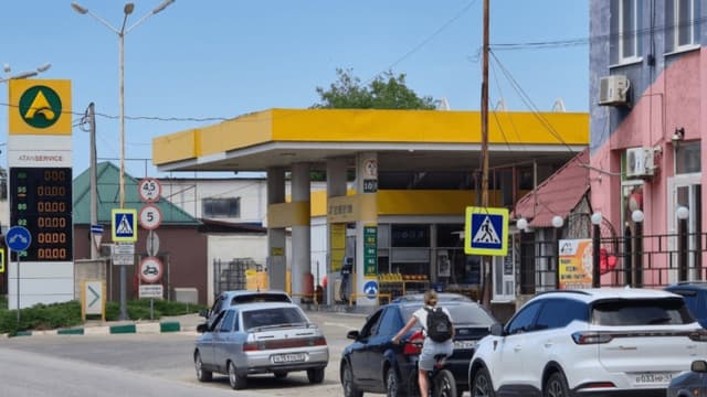 AIE reduce sus pronósticos sobre producción de petróleo de Rusia debido a ataques en Ucrania