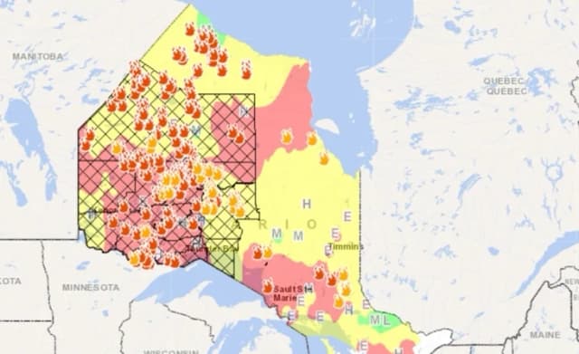 Evacuados y carreteras cerradas por casi 200 incendios en el norte de Ontario