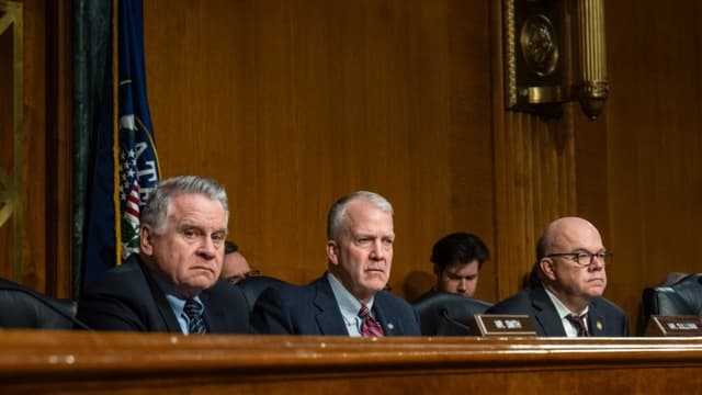 Legisladores de ambos partidos instan a Trump a prohibir mariscos procedentes de China