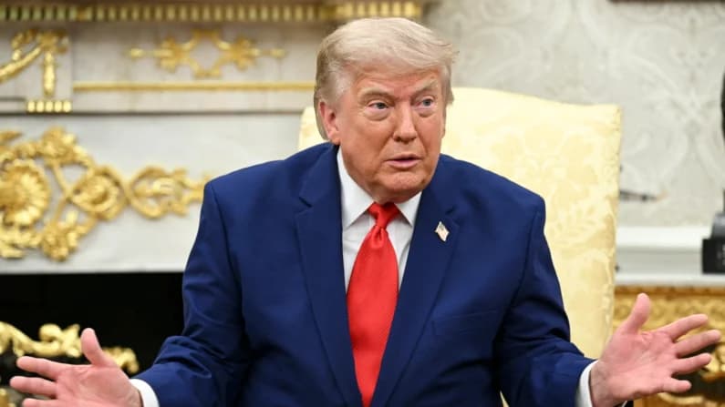 Trump dice que impondrá un arancel del 100 % a medicamentos genéricos en 2028