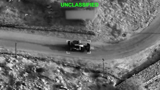 En esta captura de pantalla tomada de un video difundido el 22 de julio de 2026, se ve cómo se atacan máquinas pesadas en una ubicación desconocida, durante lo que el Comando Central de EE. UU. (CENTCOM) describe como ataques contra Irán. (Comando Central de EE. UU./Imagen cortesía de Reuters)