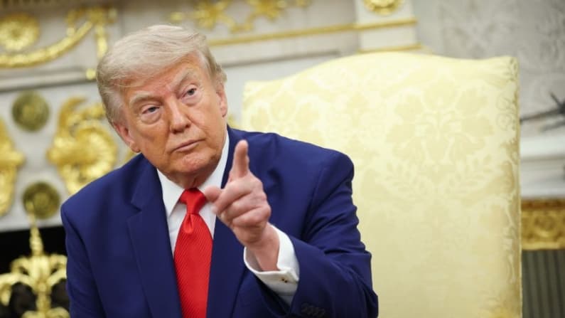 Trump dice que Rusia y China acordaron no vender armas a Irán