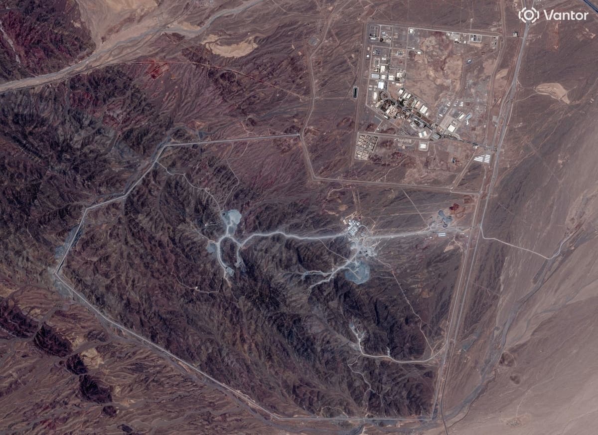 Una imagen satelital muestra una vista general de la instalación nuclear de Natanz y la montaña Pickaxe, cerca de Natanz, Irán, el 30 de junio de 2026. (Vantor/Imagen cedida vía Reuters)
