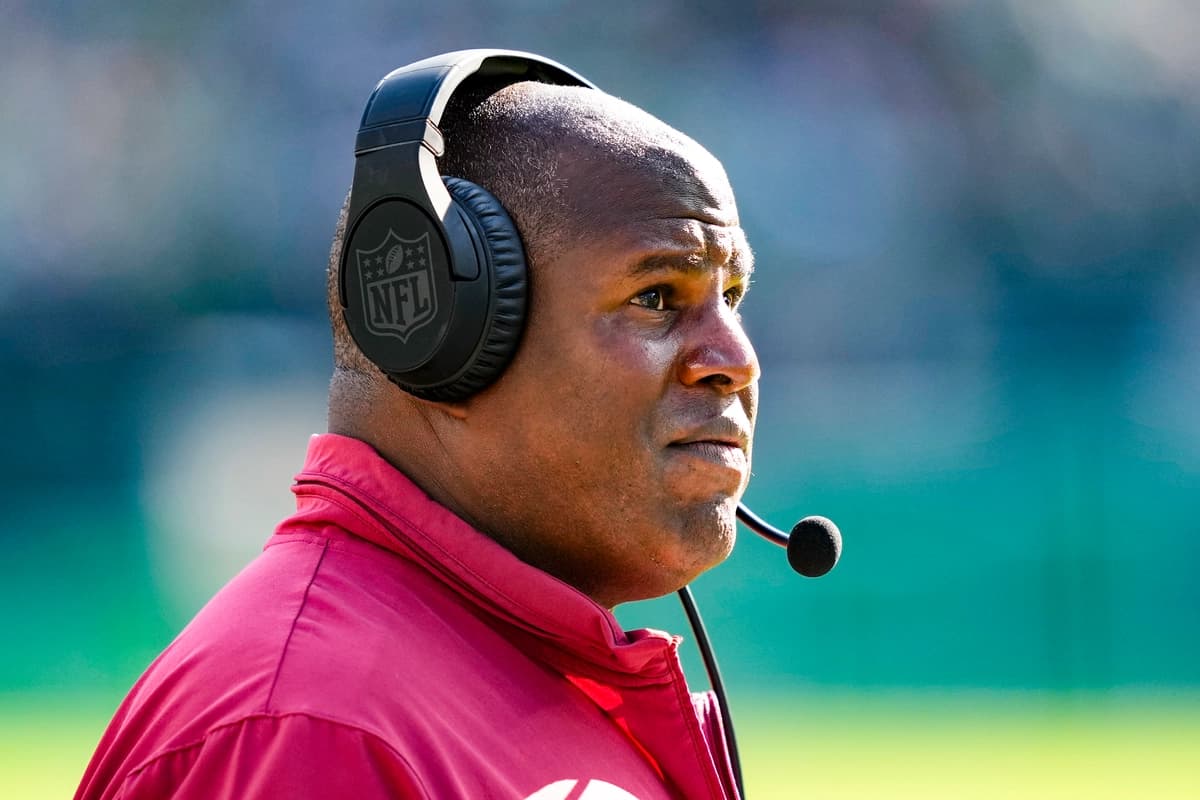 Hijo del entrenador asistente de los Kansas City Chiefs es acusado de dispararle a su madre