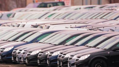 Trump presume que sus aranceles atraerán plantas automotrices de México y Canadá a EE. UU.