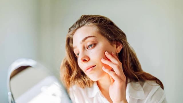 Causas ocultas de las bolsas en los ojos: 3 tipos y remedios naturales