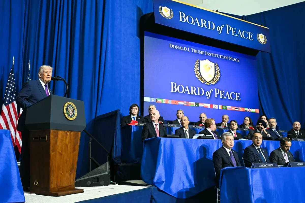 El presidente Donald Trump pronuncia unas palabras durante la reunión inaugural de la "Junta de Paz" en el Instituto de la Paz de EE. UU. en Washington, el 19 de febrero de 2026. (Saul Loeb/AFP vía Getty Images)