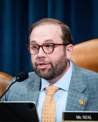El representante Jason Smith (R-Mo.) interviene durante una audiencia en el Capitolio, en Washington, el 10 de febrero de 2026. (Madalina Kilroy/The Epoch Times)