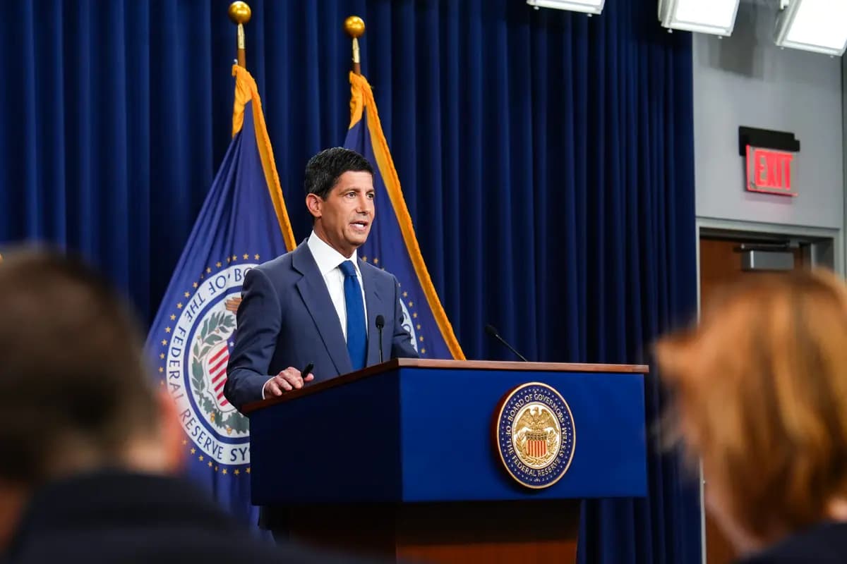 El presidente de la Reserva Federal, Kevin Warsh, habla durante una conferencia de prensa en Washington el 29 de julio de 2026. (Madalina Kilroy/The Epoch Times).