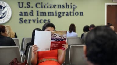 La administración Trump exigirá a algunos inmigrantes, fianzas de 250,000 dólares para la obtención de visas