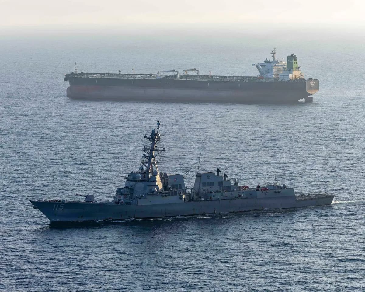 Buques en el estrecho de Ormuz, el 26 de abril de 2026. (Armada de EE. UU. vía Getty Images)