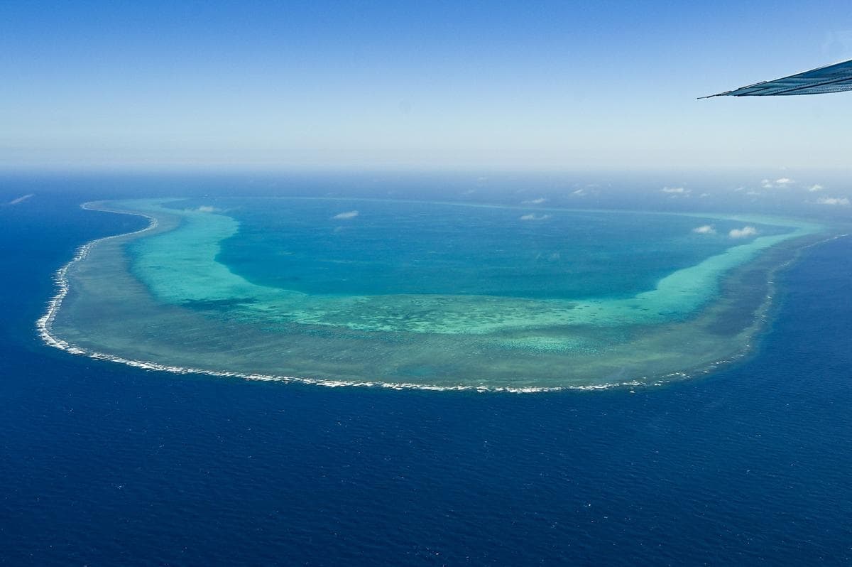 Vista aérea del banco de Scarborough en el disputado Mar de China Meridional el 15 de febrero de 2014. (Jam Sta Rosa/AFP vía Getty Images)
