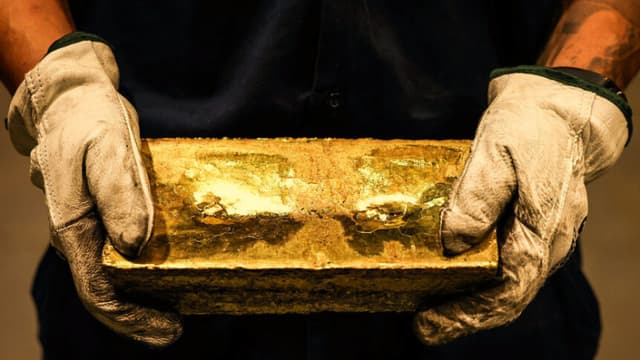 Hombre con 16 kg de oro no declarado es regresado de Panamá a Colombia