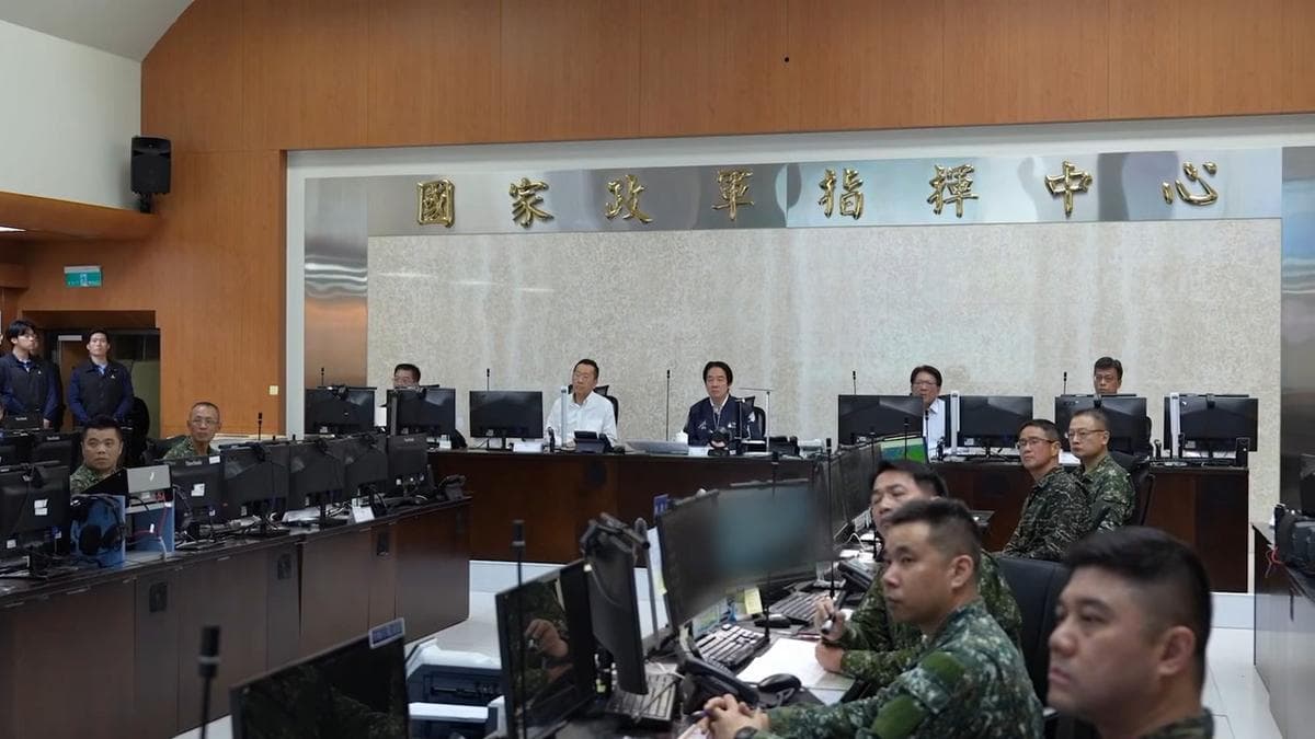 El presidente taiwanés Lai Ching-te preside una reunión en el Centro de Mando subterráneo de Hengshan, en Taipéi, el 5 de agosto de 2026. (Cortesía de la Oficina del Presidente de la República de China)