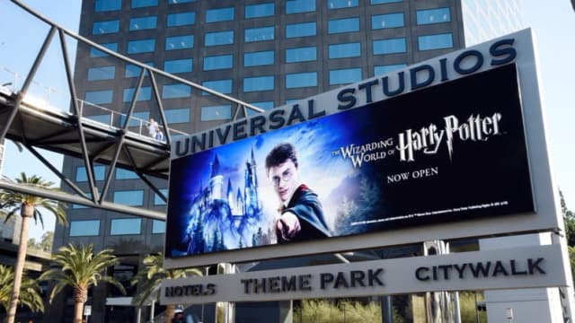 Autoridades advierten a visitantes de Universal Studios sobre posible exposición al sarampión