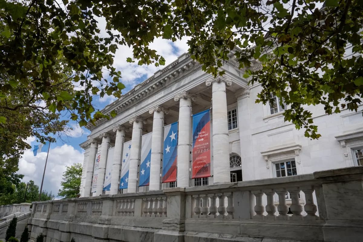 Sede nacional de las Hijas de la Revolución Americana (DAR) en Washington, el 5 de agosto de 2026. (Madalina Kilroy/The Epoch Times)