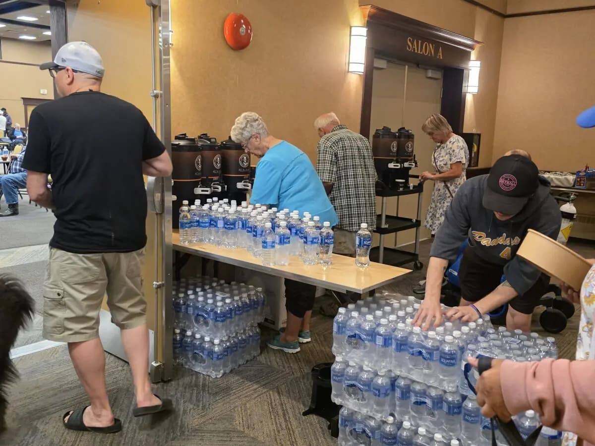 <em>Un refugio habilitado para los evacuados de Summerland en la región de Okanagan, Columbia Británica, el 7 de agosto de 2026. (Yang Xinwen/The Epoch Times).</em>