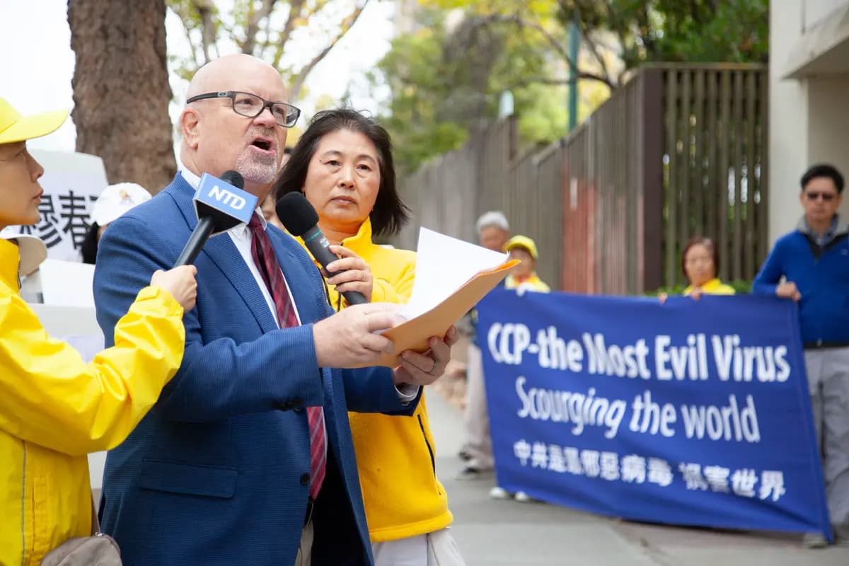 Scott Shields, candidato a gobernador, habla en el Consulado de China en San Francisco el 7 de agosto de 2026. (Lear Zhou/The Epoch Times)