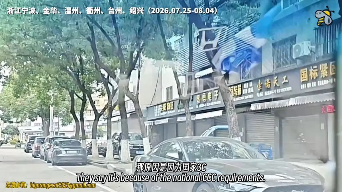 <em>Las tiendas a pie de carretera en el distrito de Fenghua de Ningbo, provincia de Zhejiang, permanecieron cerradas durante el día a principios de agosto de 2026. (Cortesía de YesterdayBigcat/Captura de pantalla vía The Epoch Times).</em>