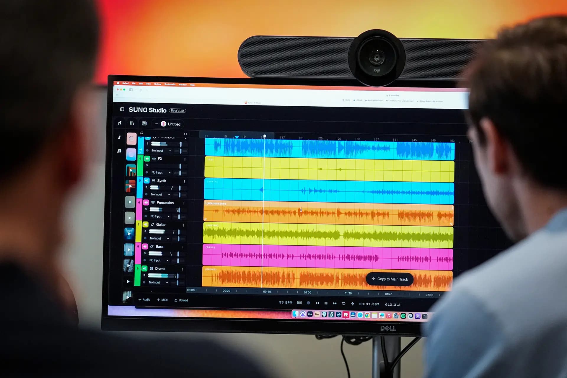Formas de onda de archivos de audio de diversos instrumentos que se muestran en la pantalla de una computadora durante la creación de una pieza musical generada por IA en la sede de Suno en Cambridge, Massachusetts, el 13 de enero de 2026. (Robert F. Bukaty/AP Photo).