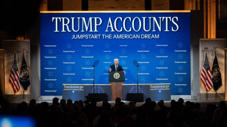 Tesoro propone aportaciones de los empleadores libres de impuestos a las cuentas Trump