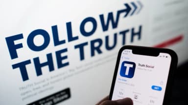 Medios demandan a Trump por vender acceso anticipado de pago a sus posts en Truth Social